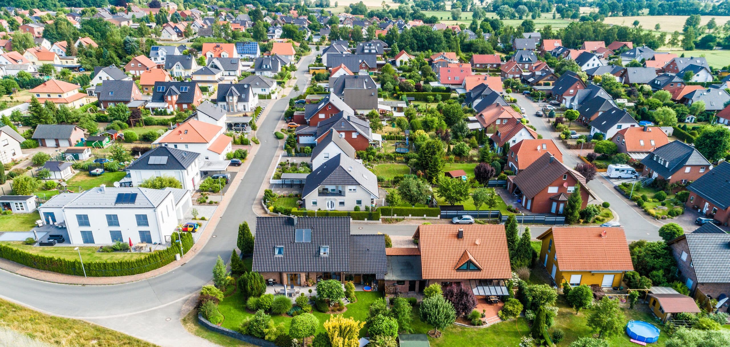 Wohnsiedlung von oben, Beispiel für eine bebaute Fläche unter einem Bebauungsplan